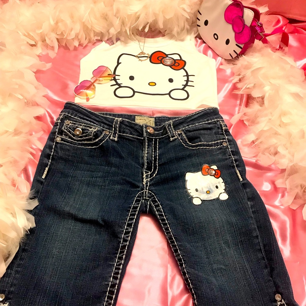 Adorable 🍭vintage capris and crop top with hello kitty details 💖